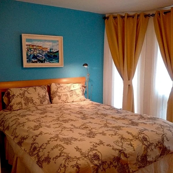 Upscale 3 Bedroom Duplex Downtown Core