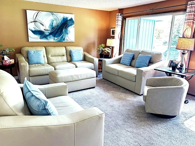 5-BEDROOM 3,000 sq.ft. BEAUTIFUL HOME, SPA, THEATER, GYM, NEAR UNIVERSITY