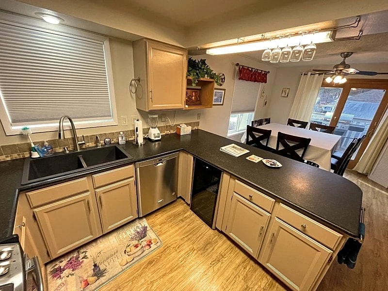 PINE RIVER HOME- 5BD, SPA, HOME THEATER, Near WHITWORTH UNIVERSITY & GREEN BLUFF in Spokane, Washington, United States — photo 4