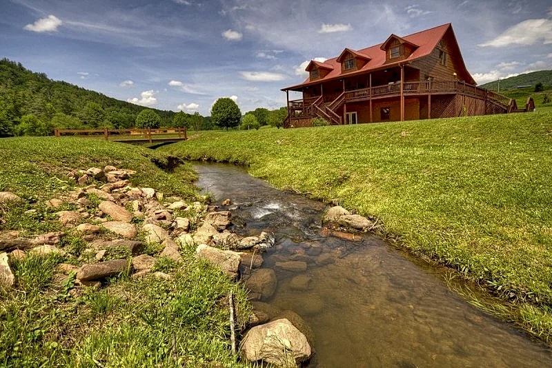 Dream Big! Riverfront Cabin, Game Room, Hot Tub, Fireplace and lots more for All in Blue Ridge, Georgia, United States — photo 2