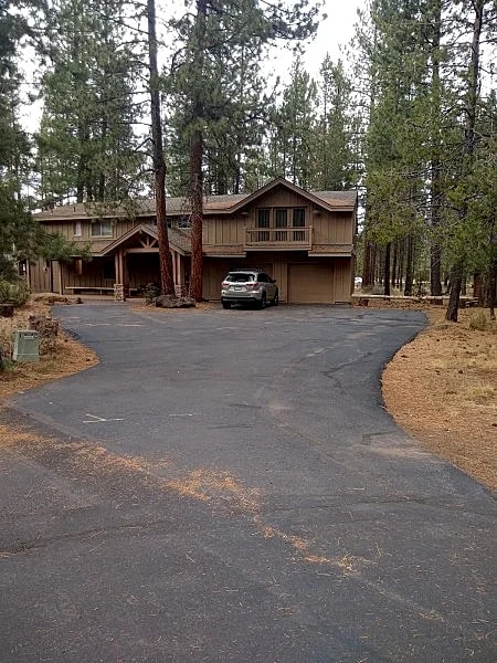 # 4 Backwoods Lodge 6BR/6BA, SHARC, 2 min walk to Village, summer, Sat to Sat. in Bend, Oregon, United States — photo 2