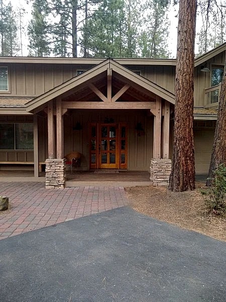 # 4 Backwoods Lodge 6BR/6BA, SHARC, 2 min walk to Village, summer, Sat to Sat. in Bend, Oregon, United States — photo 3