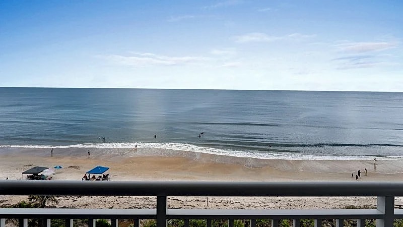 Luxury, direct oceanfront top-floor corner with wrap-around balcony and heated pool in New Smyrna Beach, Florida, United States — photo 4