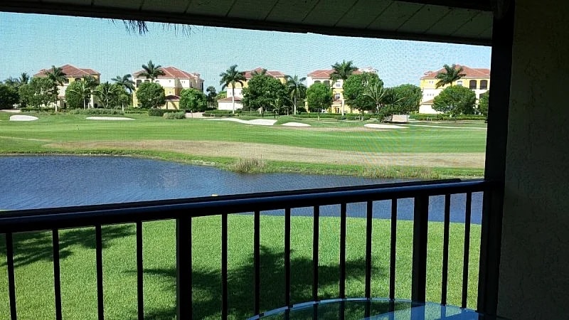 South-east exposure, natural & breezy, Golf & water view in Naples, Florida, United States — photo 2