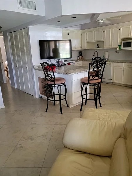 South-east exposure, natural & breezy, Golf & water view in Naples, Florida, United States — photo 4