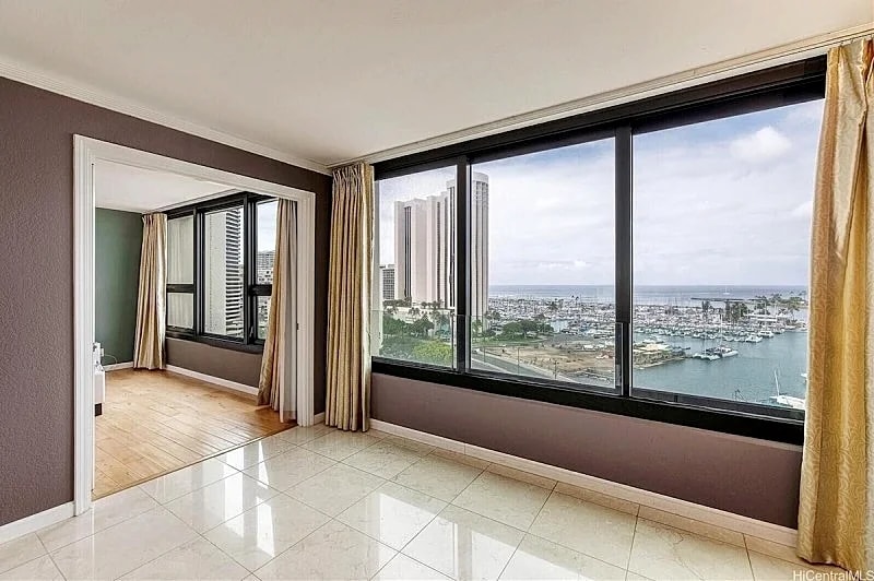 Enjoy Grand 2BR, 2 Baths, Executive Condo Near Beach and Everything Else in Honolulu, Hawaii, United States — photo 2