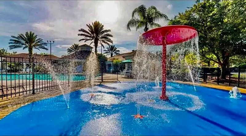 Close to Disney, Universal Studios. Free WiFi, Laundry, UV Light Air Sanitizing in Kissimmee, Florida, United States — photo 3