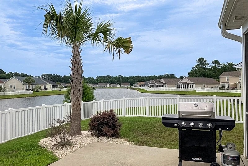 Lakefront home with enclosed yard, W/D, central AC & pool in Myrtle Beach, South Carolina, United States — photo 2