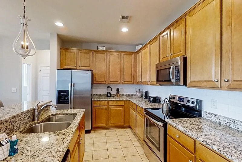 Lakefront home with enclosed yard, W/D, central AC & pool in Myrtle Beach, South Carolina, United States — photo 5