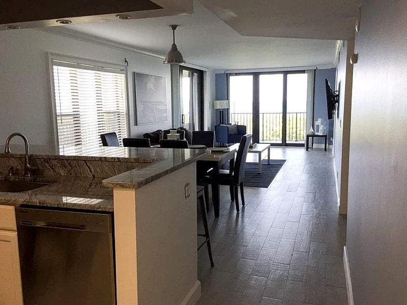 Quiet Condo On the Atlantic Ocean in Jensen Beach, Florida, United States — photo 4