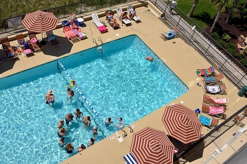 Penthouse Beach/ Ocean Front Unit, 2 Pools, 1mi walk to dwtn/shops in North Myrtle Beach, South Carolina, United States — photo 2