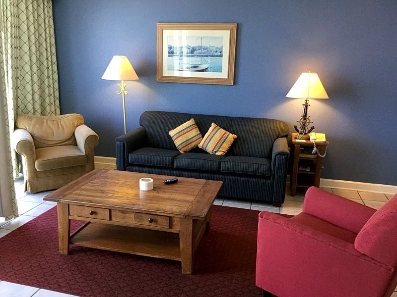 BeachFront Condo w/ views, 3pools & Bar, beach rentals, 1mi walk to dwtn/shops in North Myrtle Beach, South Carolina, United States — photo 3