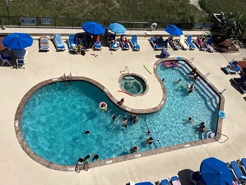 BeachFront Condo w/ views, 3pools & Bar, beach rentals, 1mi walk to dwtn/shops in North Myrtle Beach, South Carolina, United States — photo 2