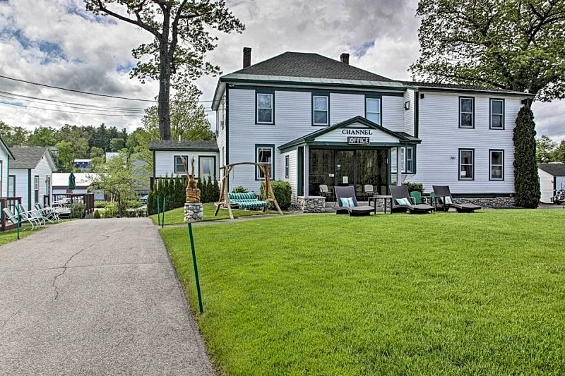 Lakefront Comfort at Cottage #6 with Queen Beds & Channel Views in Laconia, New Hampshire, United States — photo 2