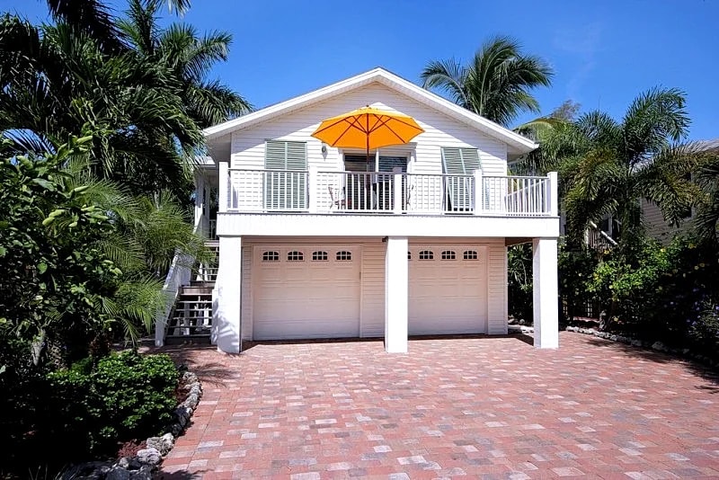 La Casa On Mango, heated pool - 5 min walk to the Beach