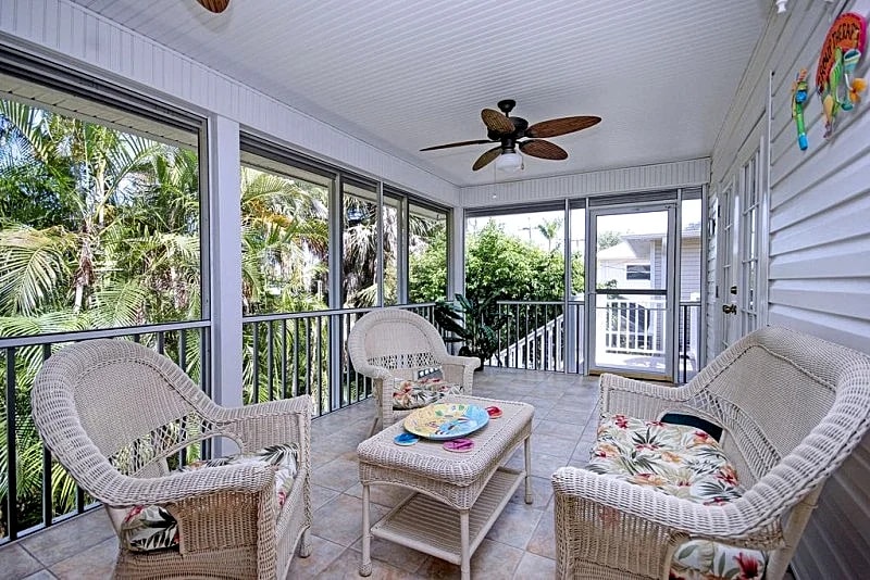 La Casa On Mango, heated pool - 5 min walk to the Beach in Fort Myers Beach, Florida, United States — photo 2