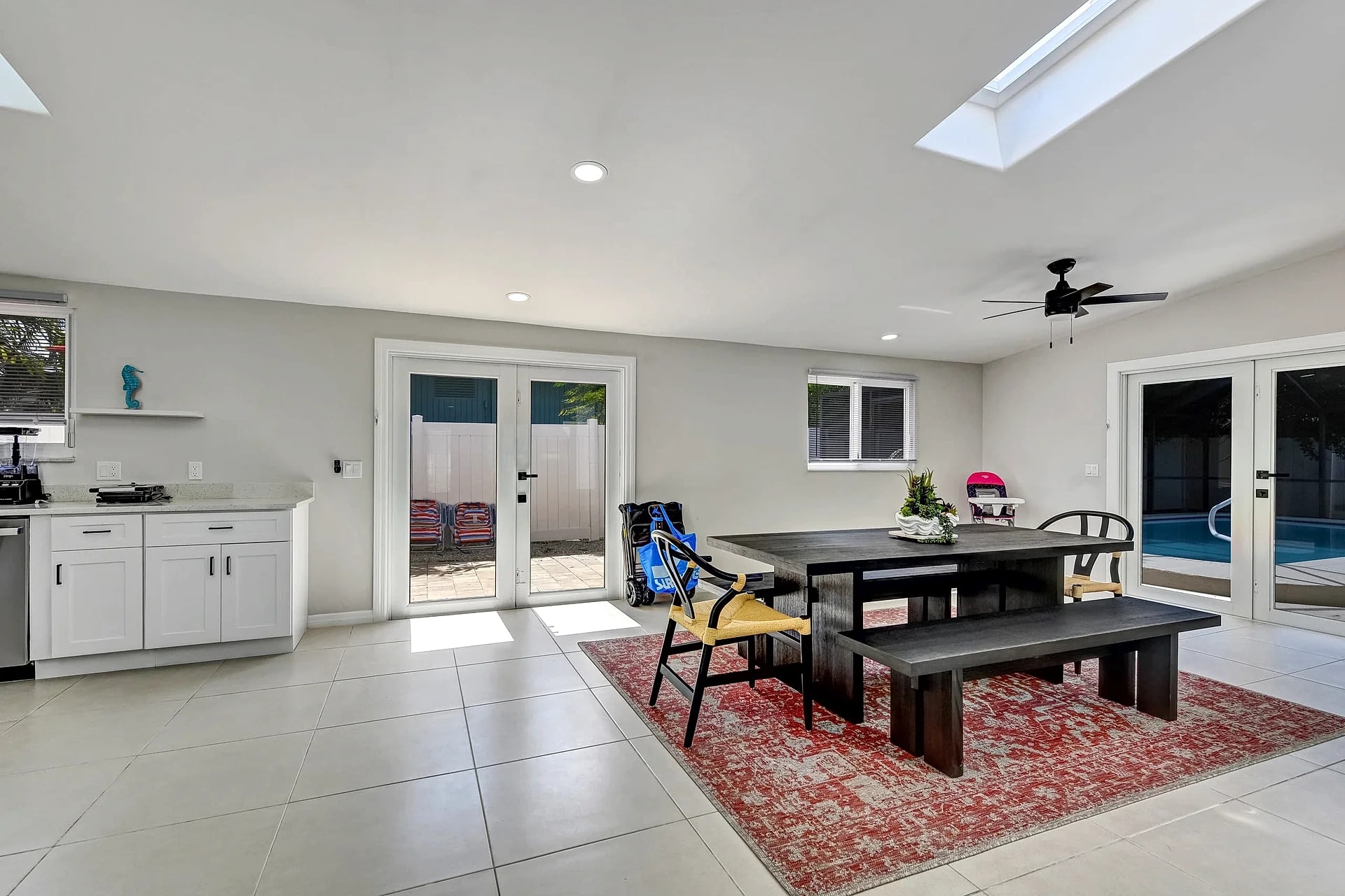 Sunny MidIsland, 3 min to beach, Heated pool! in Fort Myers Beach, Florida, United States — photo 5