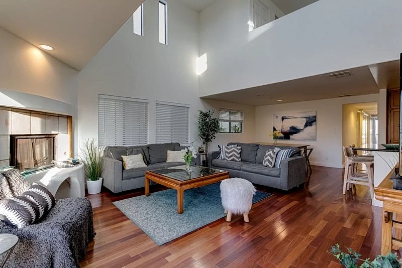 Bright Spacious 4 Bedroom Penthouse Steps To Beach