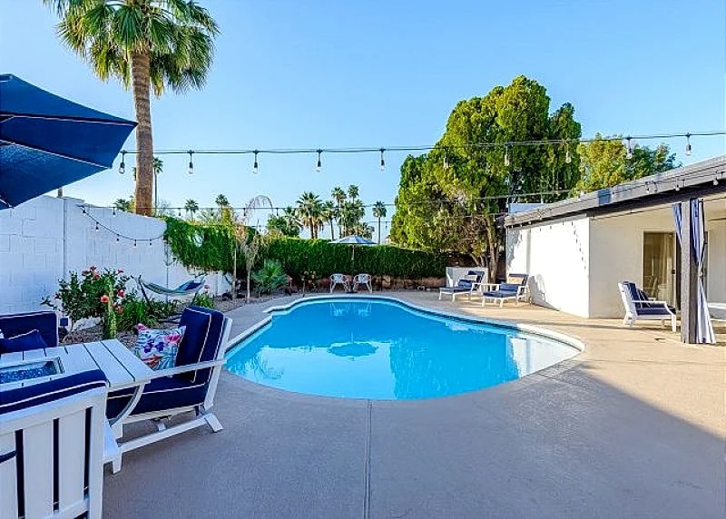 Large Pool and Entertainers Delight Yard! in Phoenix, Arizona, United States — photo 4