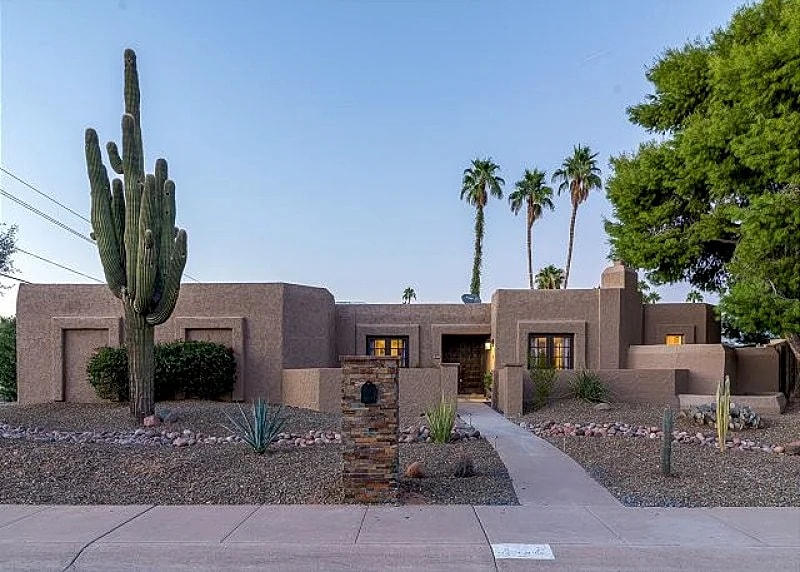 Casa De Palms - Entertainers delight w/ pool, spa, putting green, pool table! in Scottsdale, Arizona, United States — photo 2