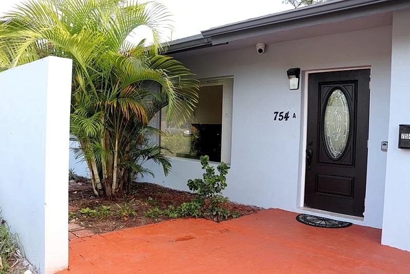 Urban Oasis close Fort Lauderdale Beach Florida in Oakland Park, Florida, United States — photo 4