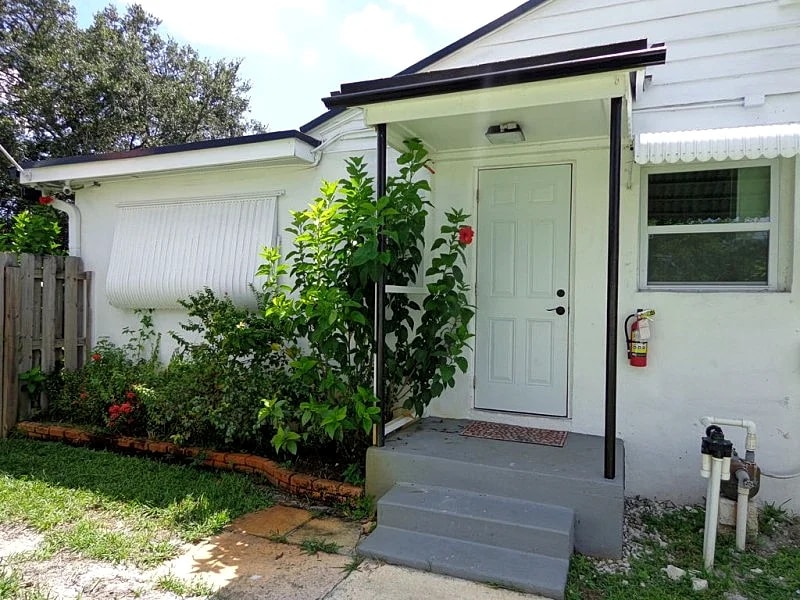 1 Mi from Holly- Dania Beach/ secure neighborhood/WIFI, BBQ Garden — photo 2