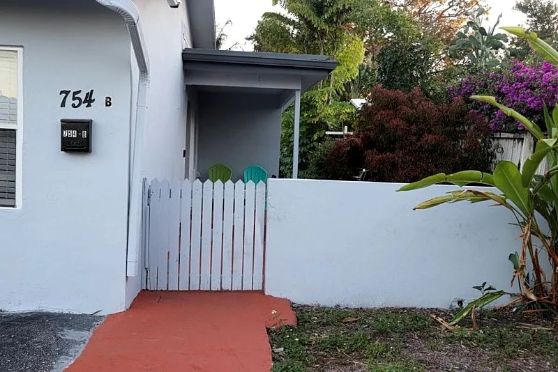 Near Fort Lauderdale Beach Florida Property overview in Oakland Park, Florida, United States — photo 2