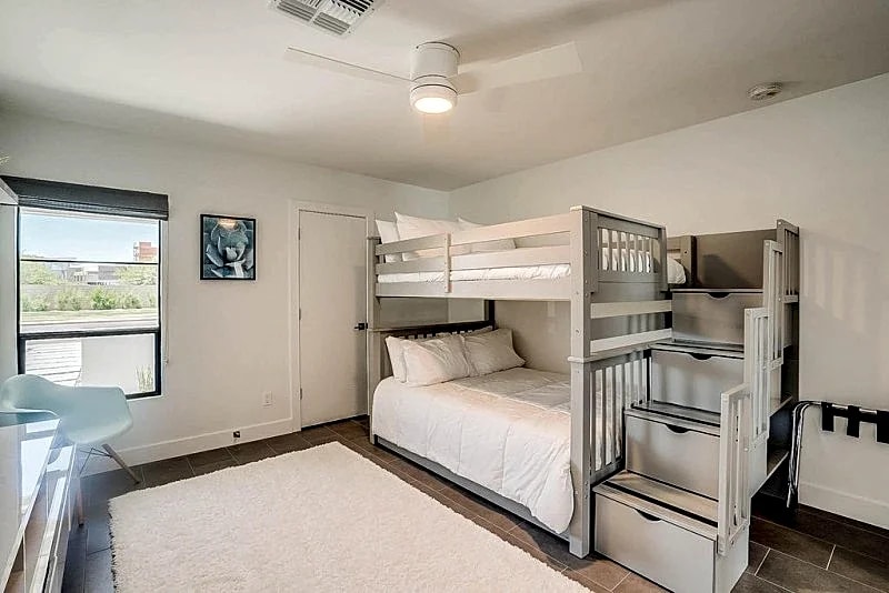 New Modern 4bd, pool/spa 1 minute walk to old town hot spots in Scottsdale, Arizona, United States — photo 3