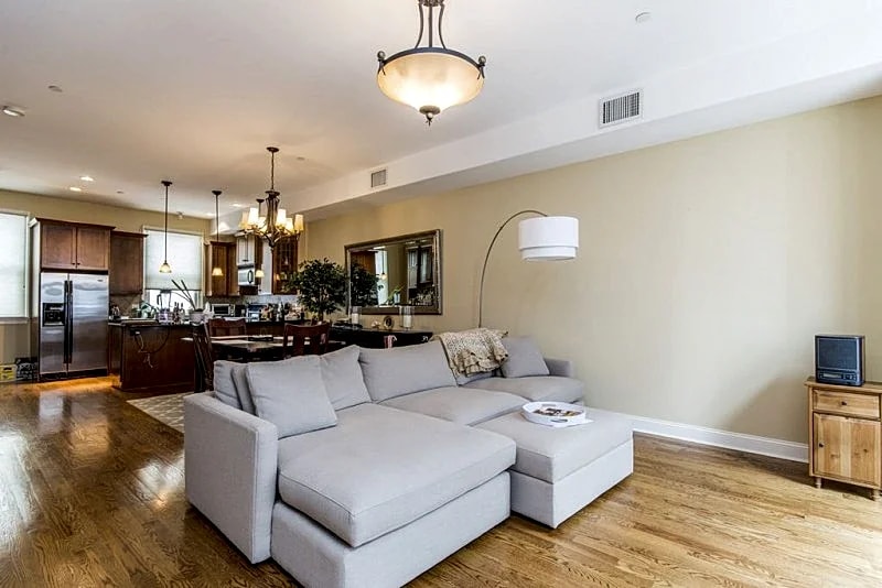 Beautiful And Spacious In Fantastic Central Location Property overview in Philadelphia, Pennsylvania, United States — photo 4