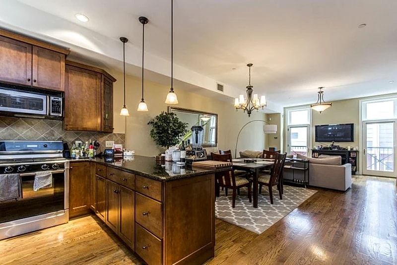 Beautiful And Spacious In Fantastic Central Location Property overview in Philadelphia, Pennsylvania, United States — photo 3