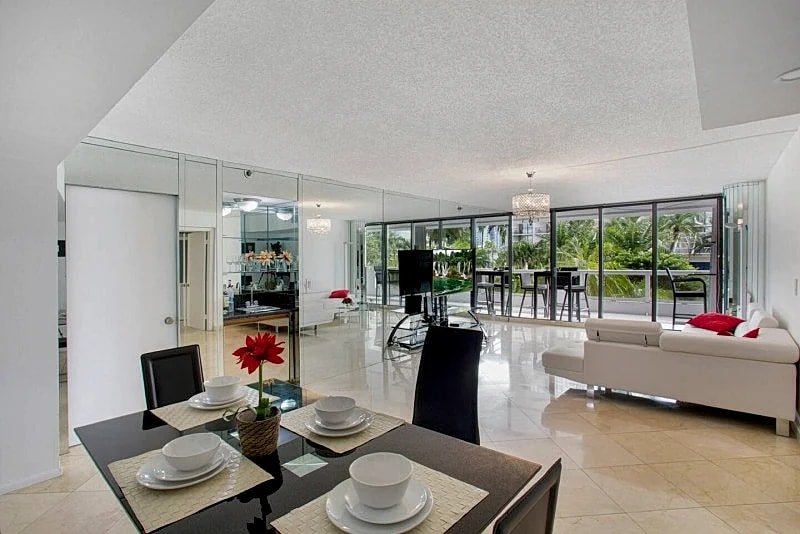 Miami finest 3 bedroom- 10min to beach & downtown in Miami, Florida, United States — photo 2