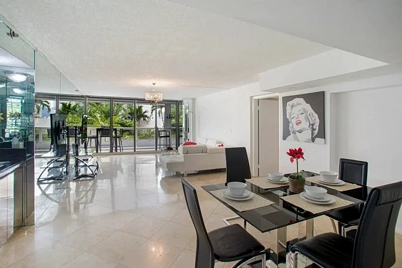 Miami finest 3 bedroom- 10min to beach & downtown in Miami, Florida, United States — photo 3