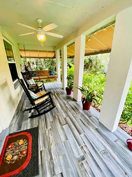 White Owl Getaway-Charming Seasonal Rental in Fleming Island, Florida, United States — photo 3