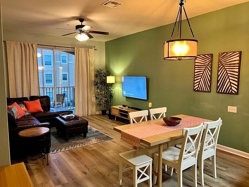 Hidden Gem less than 2 miles to Disney! NEW FLOORS and much more! 2 bed/2 bath in Kissimmee, Florida, United States — photo 3