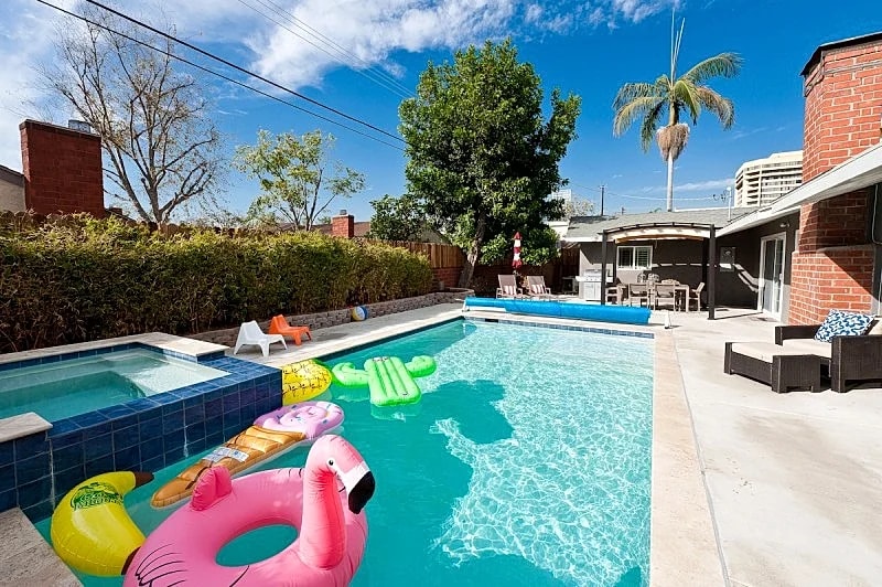 LAST MINUTE SPECIAL! WALK TO DISNEY & CONVENTION CENTER! Private heatedpool in Anaheim, California, United States — photo 1
