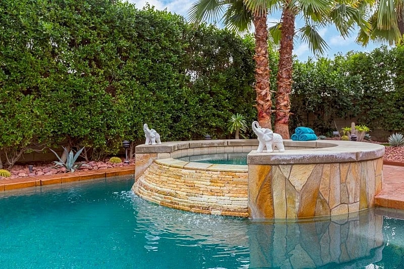 Casa del Sol by AvantStay | Backyard Oasis | Pool, Hot Tub, Outdoor Dining Area in Indio, California, United States — photo 2