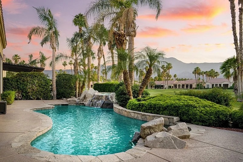 Spacious 5BR Desert Oasis: Pool, Hot Tub, & Fire Pit | PGA West Golf Course