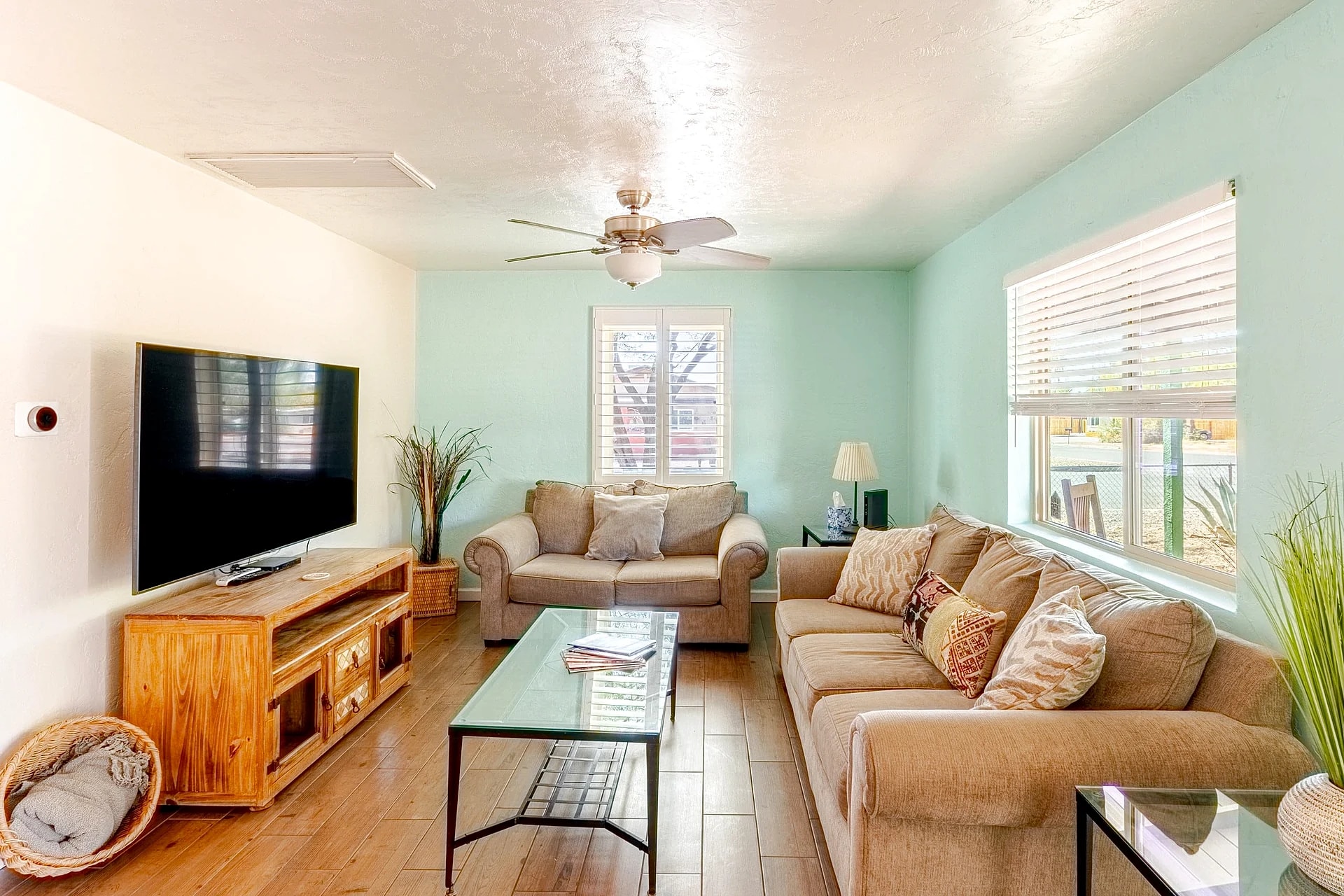 Charming Corner Bungalow in Central Tucson ! in Tucson, Arizona, United States — photo 2
