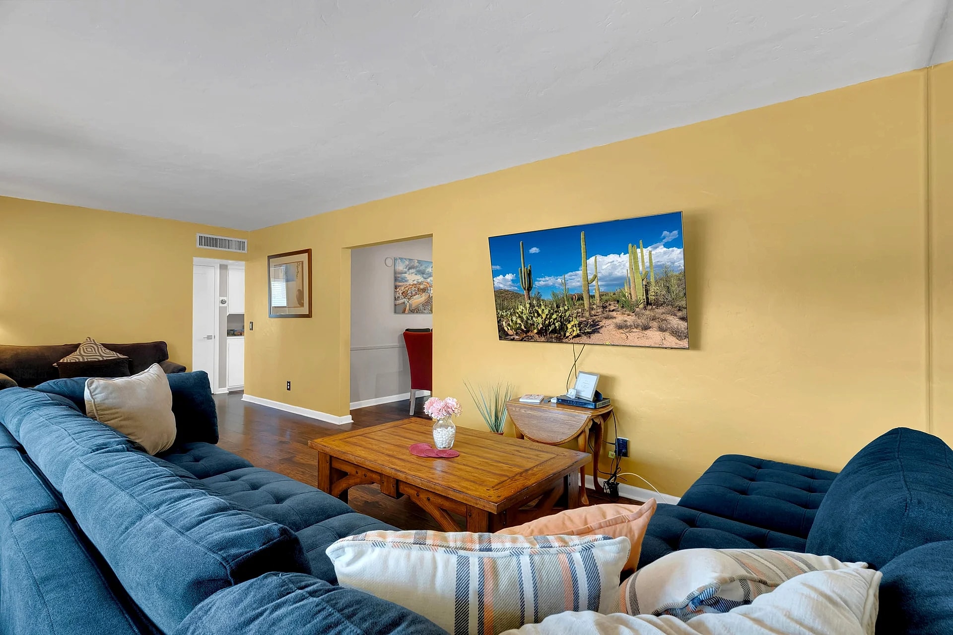 Niche Vibes in a Cool, Cozy Neighborhood in Tucson, Arizona, United States — photo 2