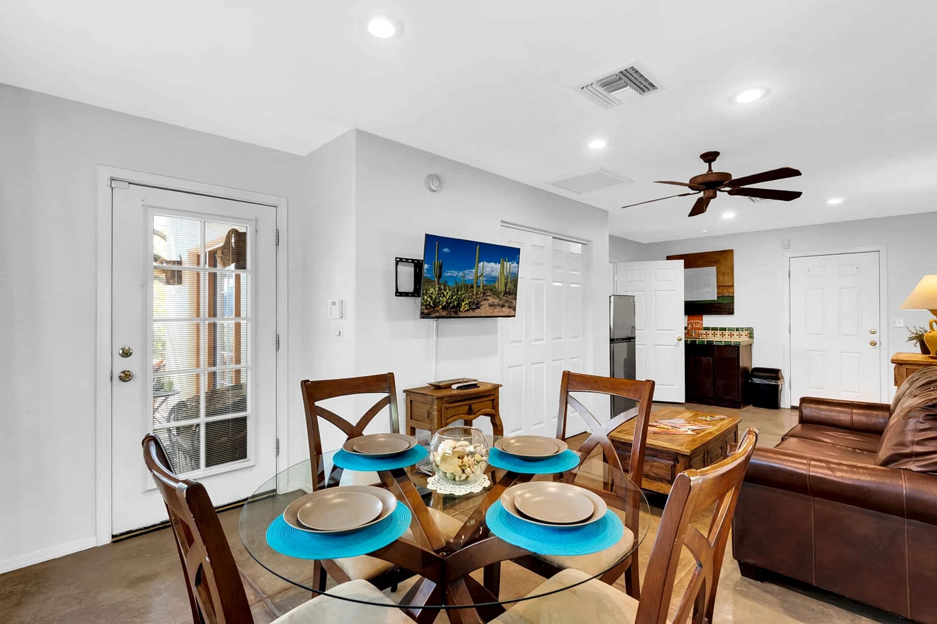 Private Southwestern Style Casita w/ Fully fenced Lush Yard in Tucson, Arizona, United States — photo 4
