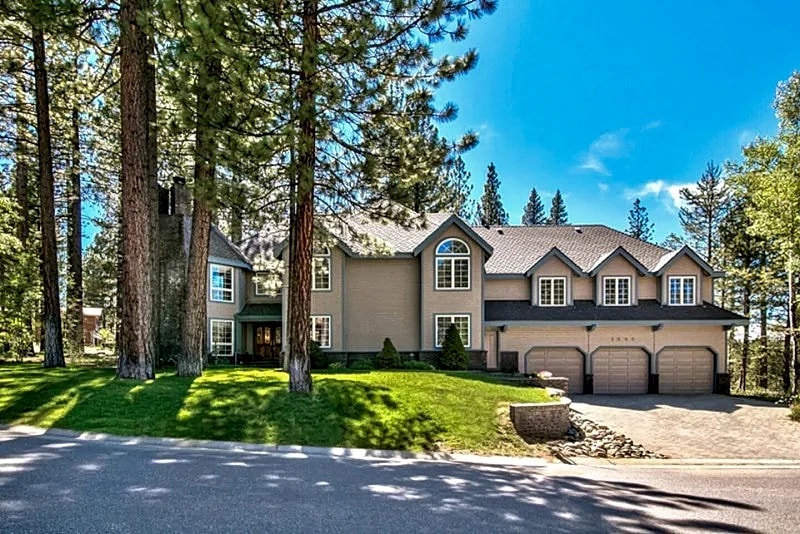 3800SF 7BR/5BA-Hot Tub,Pool/Ping Pong,Foosball,BBQ in South Lake Tahoe, California, United States — photo 2