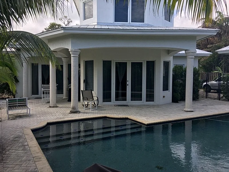Wow! Key West Style 4 Bedroom 3 Bath , Heated Pool, Downtown, Walk to Beach in Boca Raton, Florida, United States — photo 3
