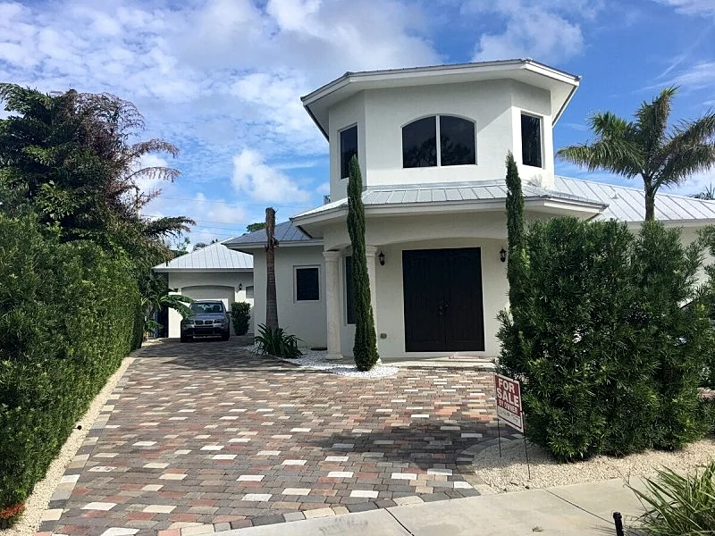Wow! Key West Style 4 Bedroom 3 Bath , Heated Pool, Downtown, Walk to Beach in Boca Raton, Florida, United States — photo 4