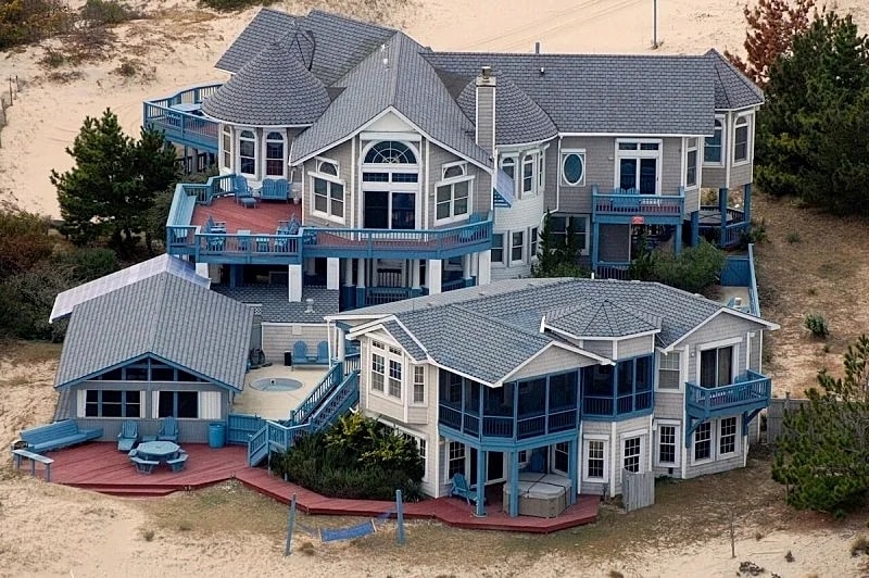 Majestic Oceanfront Estate w/ pool, hot tub, theater, elevator: Sunnybank-NC.com