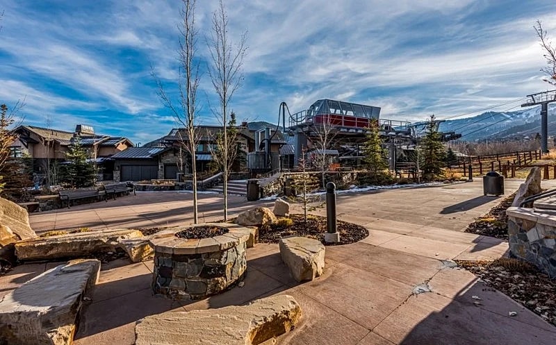 Large Ski In Ski Out 3 Bedroom+Loft Sleeps 10 Pool Hot Tub Vaulted Ceilings MC10A in Park City, Utah, United States — photo 2