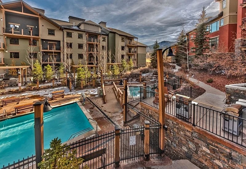 Large 4 Bedroom Ski-in/Out, Sleeps 12, Vaulted Ceilings, Pool, Hot Tub MC12A in Park City, Utah, United States — photo 5
