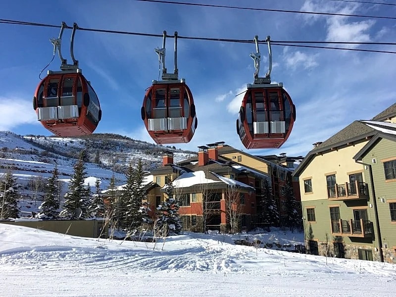 Large 4 Bedroom Ski-in/Out, Sleeps 12, Vaulted Ceilings, Pool, Hot Tub MC12B