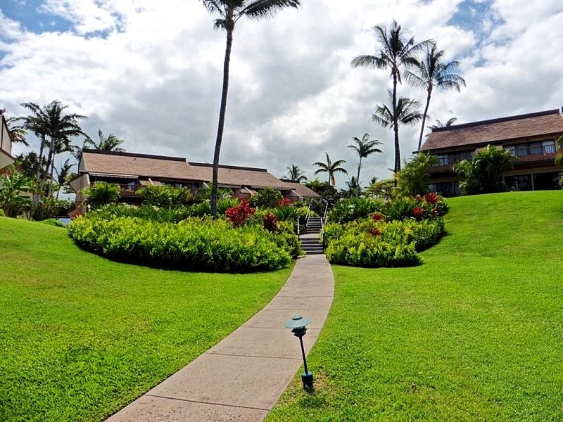 Completely renovated and high end furnishings! Modern luxury and great rates! Property overview in Kihei, Hawaii, United States — photo 4