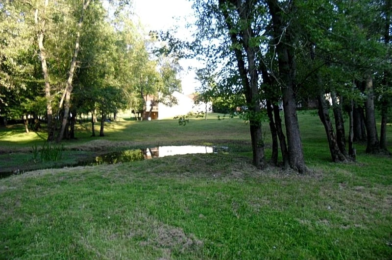 Rural setting in midst of quaint, small, historic town w/plenty of activities in Canal Fulton, Ohio, United States — photo 4
