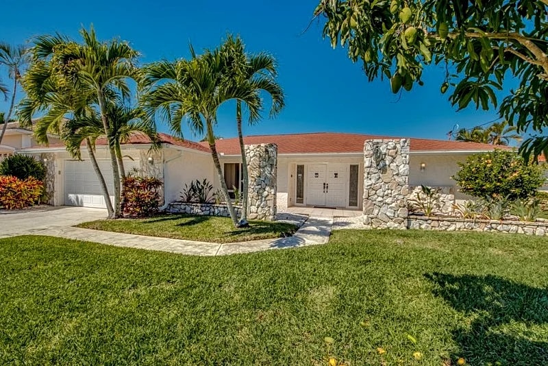 Riverview at Dolphin Drive - A Gem in the Yacht Club area with stunning view